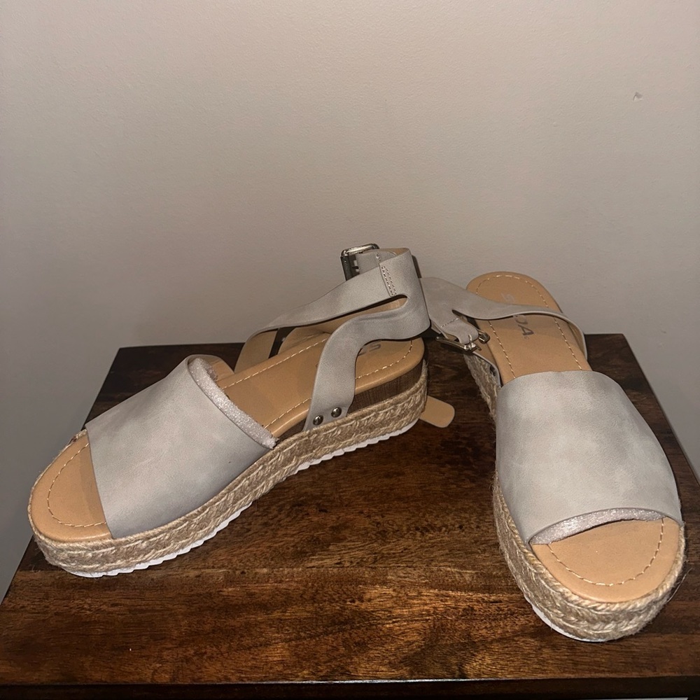 Light grey platform sandals size 8.5